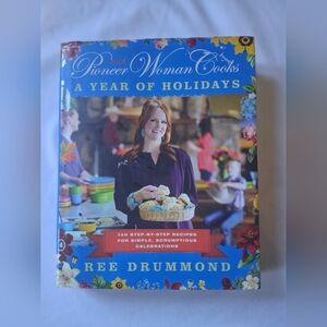 The Pioneer Woman Cooks: A Year of Holidays - Blue and Red Cover